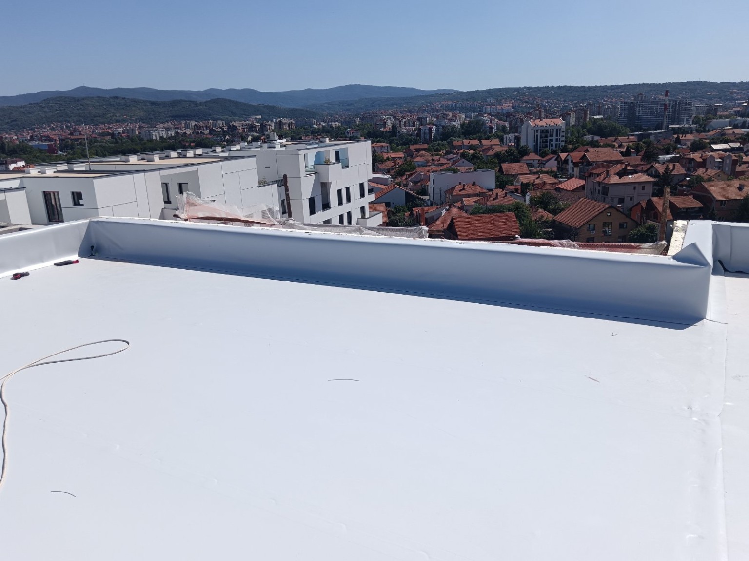 Sanacija ravnog krova uz postojeći objekat