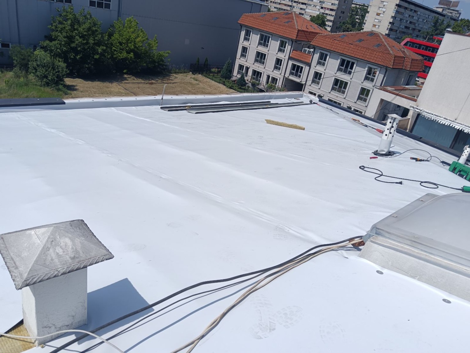 Završena membrana na velikoj površini sa krovnim kupolama
